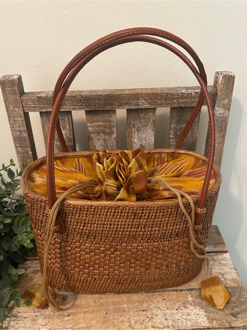 RATTAN HANDWOVEN DRAWSTRING SHOULDER BAG.